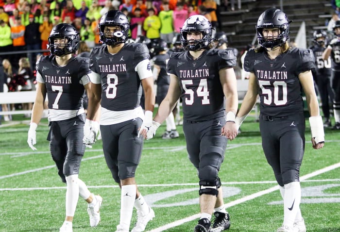Oregon high school football: Tualatin vs. Sherwood in the 6A Oregon football semifinal from November 17, 2023.